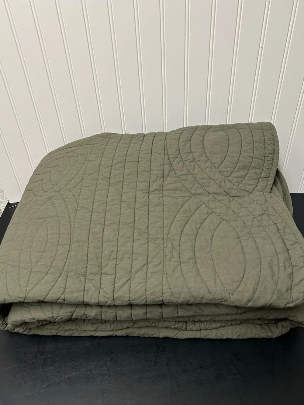 Pottery Barn Heirloom Scalloped quilt king